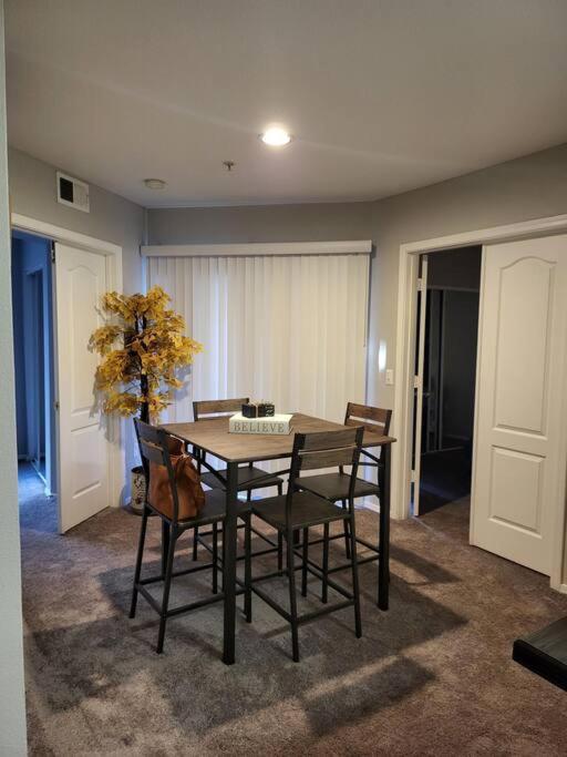Modern 2Br Oasis! Lägenhet Phoenix Exteriör bild